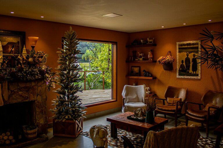 Tips for Creating a Cozy and Inviting Living Room Space